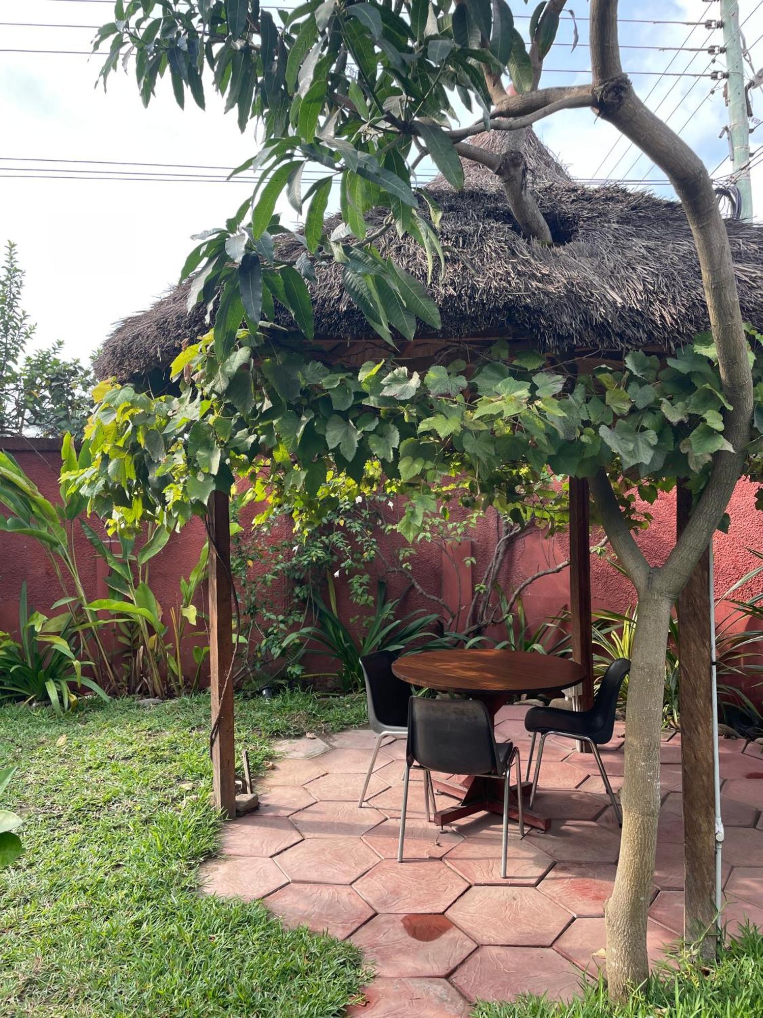 Hechtech House Apartman Accra Kültér fotó